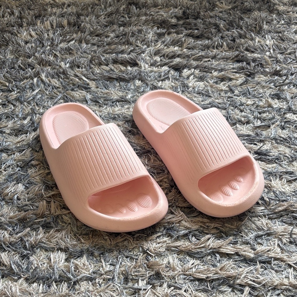 Women's Slide Slippers in Light Pink, Size 8